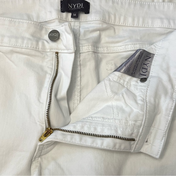 NYDJ white denim stretch Bermuda shorts size 14 - Picture 7 of 10
